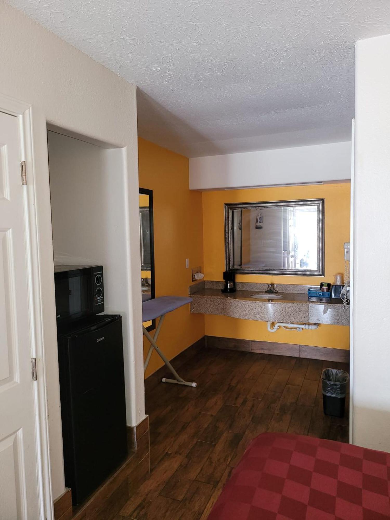 Texas Inn And Suites Raymondville Exterior foto