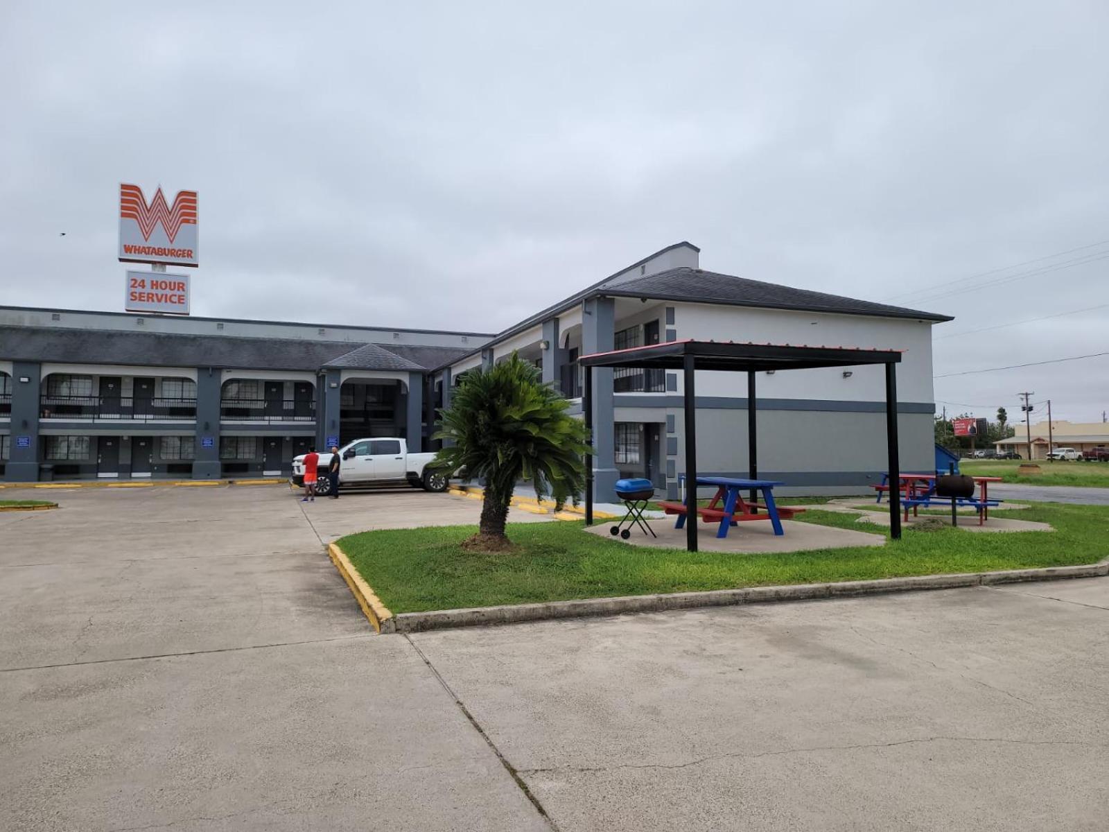 Texas Inn And Suites Raymondville Exterior foto