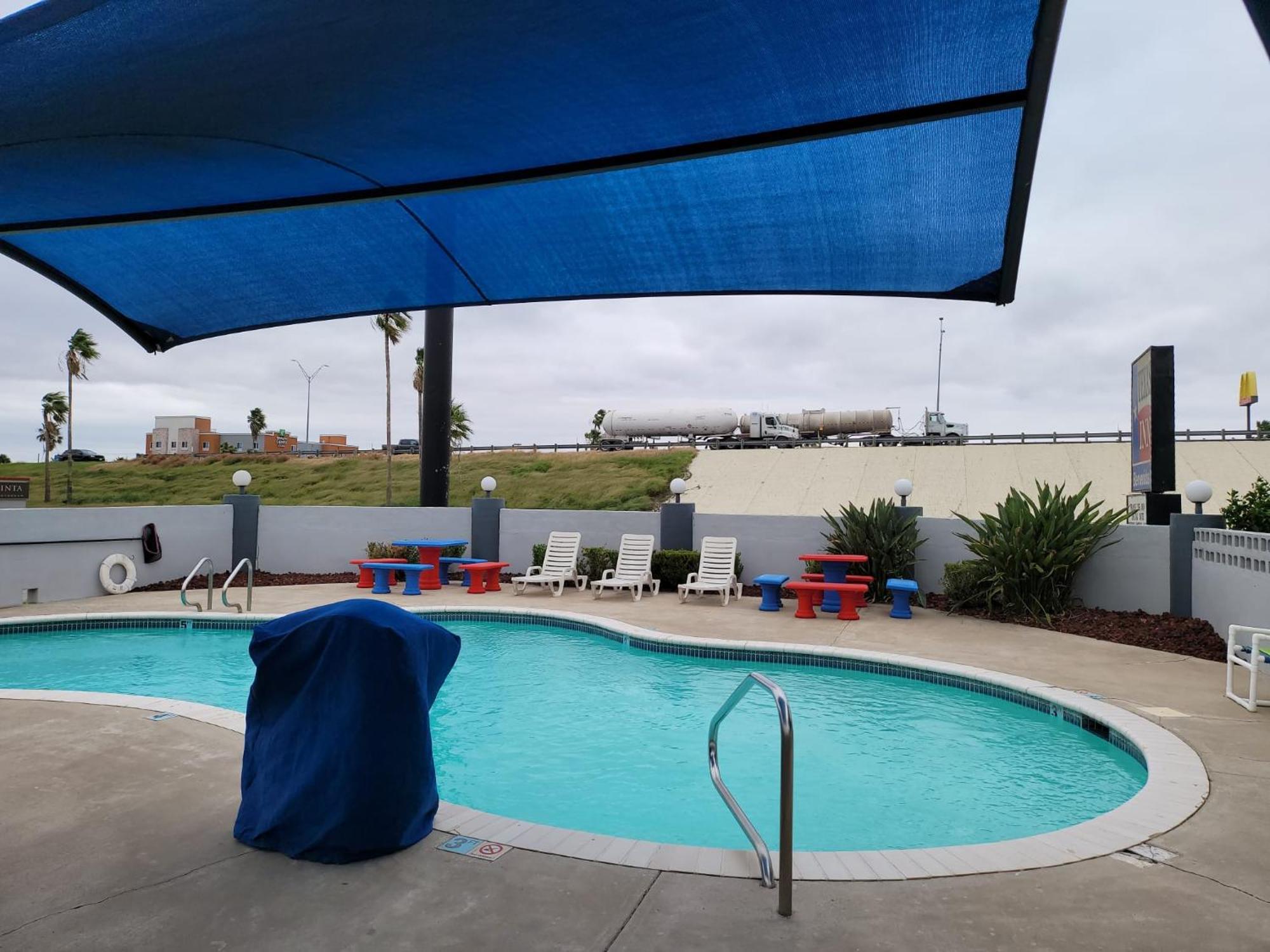 Texas Inn And Suites Raymondville Exterior foto